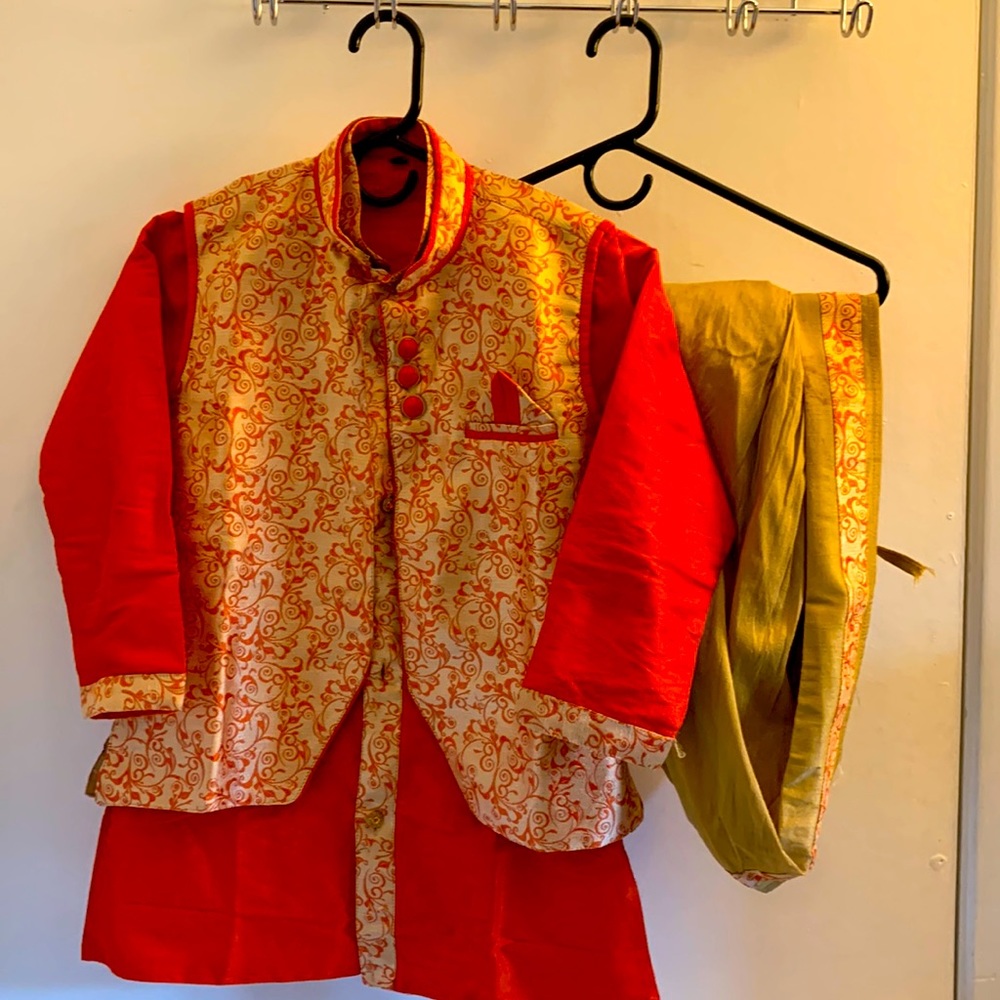 *Almost-New*. Gorgeous Festive Boys Wear, size 6.  Worn just once for pictures.
